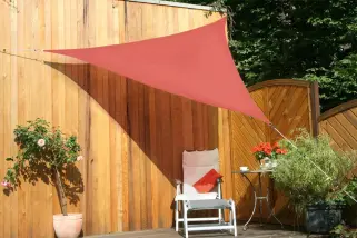 Dreiecksegel konkav 3 m - offenes Schattierungsgewebe - HDPE -  Farbe terracotta
