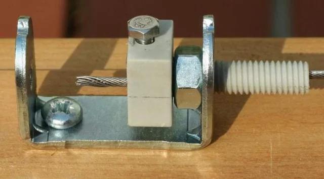 Geöffneter Seilspanner Universal mit Spannschraube