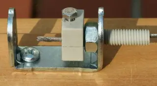 Geöffneter Seilspanner Universal mit Spannschraube