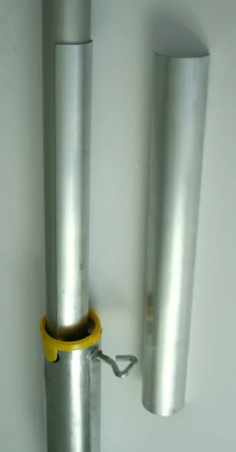 Alu-Schutzrohrhälfte in Schraub-Erdanker zum Schutz für Alu-Telekomast als Montagepunkt Sonnensegel konkav