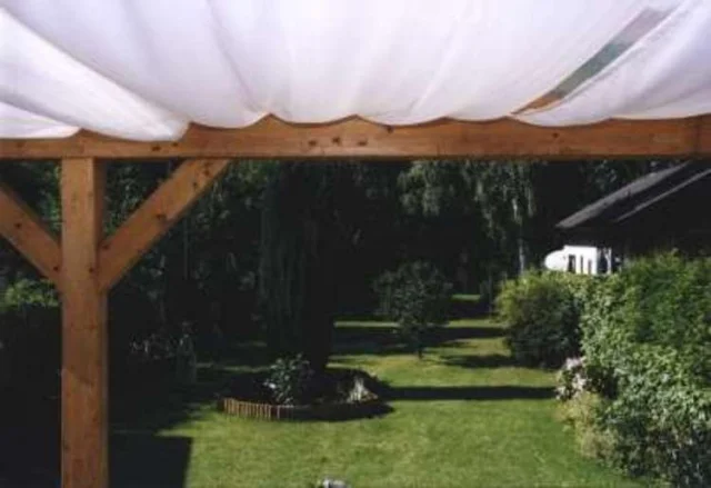 Terrassenüberdachung mit innenliegendem Sonnensegel 420 x 140 cm 