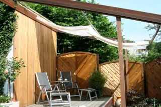 Holzrahmenpergola mit 2x Sonnensegel 330 x 200 - üerlappend auch als Regenschutz