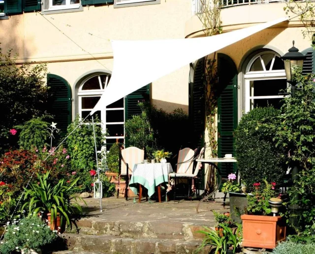 Dreicksegel mit Montagestagne 2,5 m am fehlenden Montagepuntk vorne