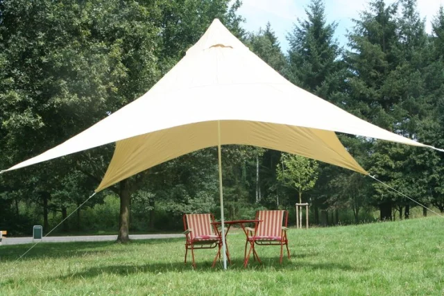 Camping-Freizeit-Sonnensegel (4) Pyramide 4 x 4 m - sandfarben als Sonnenschutz und Regenschutz für die ganze Familie oder als Partyzelt im Garten