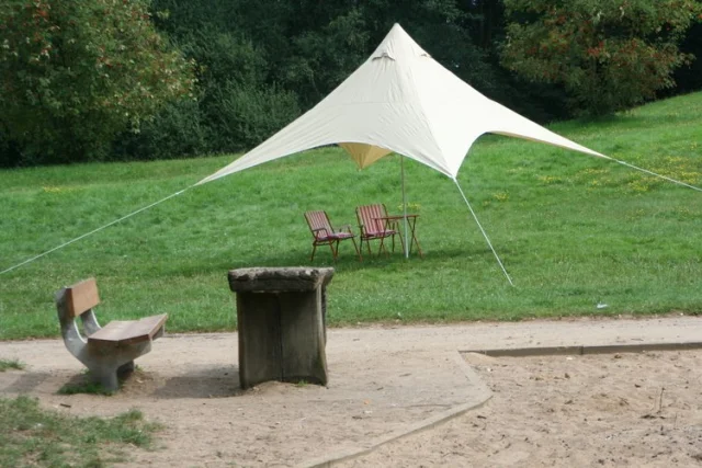 Camping-Freizeit-Sonnensegel (4) Pyramide 4 x 4 m - sandfarben als Sonnenschutz und Regenschutz für die ganze Familie oder als Partyzelt im Garten