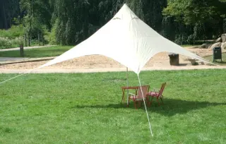 Camping-Freizeit-Sonnensegel (4) Pyramide 4 x 4 m - sandfarben als Sonnenschutz und Regenschutz für die ganze Familie oder als Partyzelt im Garten