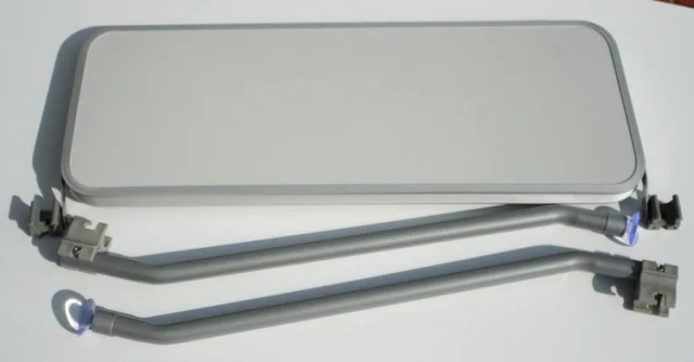 Klapptisch Paravent  - mit Clips angesteckt an einen Paravent-Rahmenelement