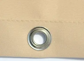 Metallöse im 3 cm Randsaum von einem Sonnensegel mit geradem Randsaum 