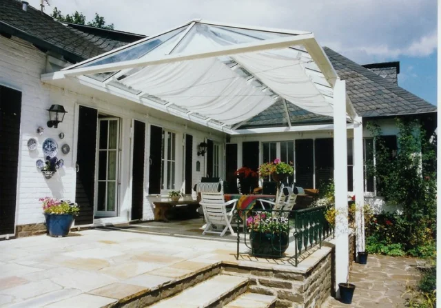 Sonnensegel unter Glas - Terrassenüberdachung.
