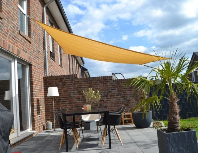 Vierecksegel konkav - reiner Sonnenschutz