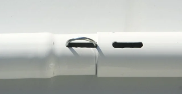 Montagestab eingesteckt mit der starken Feder, damit die Rohrverbindugnen zusammen halten