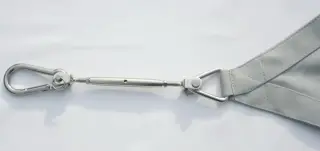 Spannschloß 8 mm mit Karabinerhaken an Sonnensegel konkav