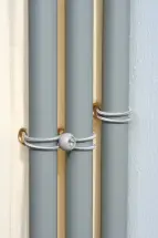 Tuchspanner, um den Sichtschutz Paravent in der Senkrechten blickdicht zu machen