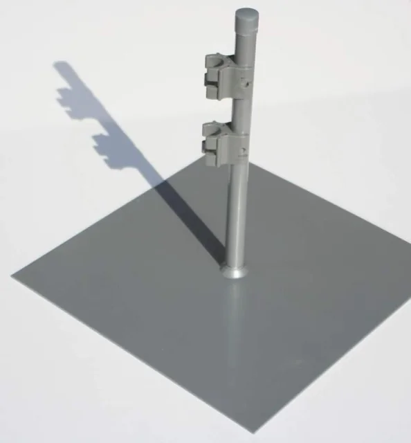 Quadratische Fußplatte optional zur Stabilisierung des Türanschlages