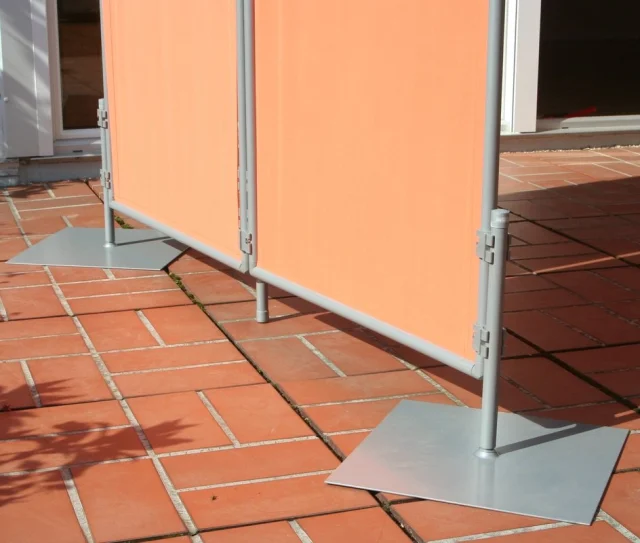 Stabilisierung des freien Rahmens Paravent mit quadratischer Fußplatte