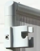 Verbindungs-Clip einseitig arretiert und mit offenem Clip für ein drehbaren Paraventrahmen