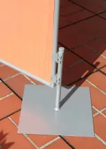 Quadratische Fußplatte optional zur Stabilisierung des Türanschlages