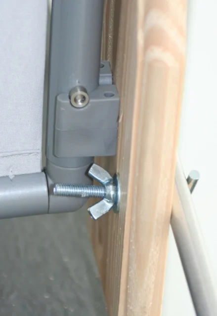 Befestigung Balkongeländer Sichtschutz Paravent für die 2 Wand-Clips und einem Holzbrett