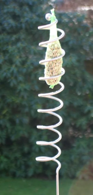 Rankstab Helix als Futterstab für Vögel 