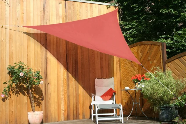 Dreiecksegel konkav 3 m - offenes Schattierungsgewebe - HDPE -  Farbe terracotta