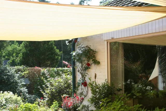 Vierecksegel konkav 4 x 5 m - offenes u. robustes Schattierungsgewebe aus HDPE - Farbe grau - Wasser durchlässig