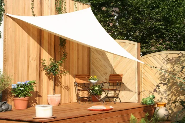 Dreiecksegel creme weiß