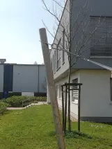 Sonnensegelmast aus gebürstetem Edelstahl