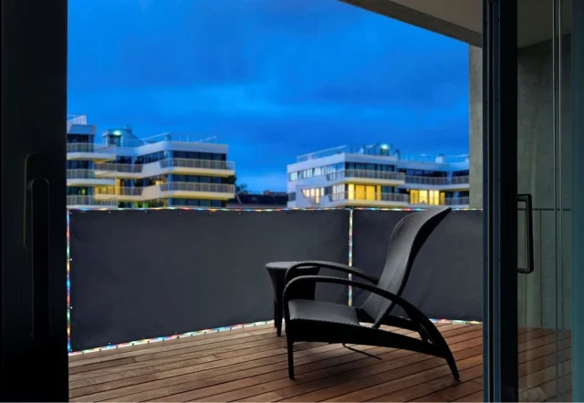 Balkonsichtschutz B75 x L300 cm - Farbe uni hell silbergrau - mit Lichtband Bunt mit Farbwechsel