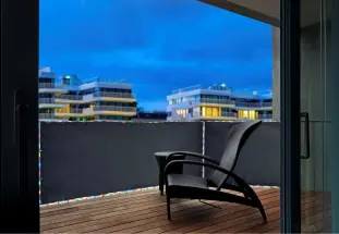 Balkonsichtschutz B90 x L300 cm - Farbe uni hell silbergrau - mit Lichtband Bunt mit Farbwechsel