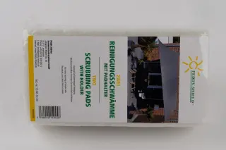 Zwei Reinigungsschwämme