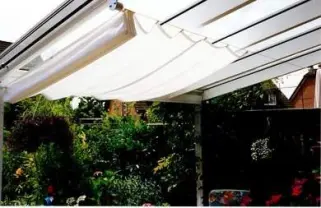 Terrassenbeschattung mit Sonnensegeln