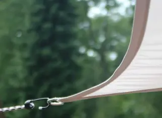 Terrassenbeschattung mit Sonnensegeln