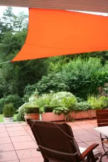 Terrassenbeschattung mit Sonnensegeln