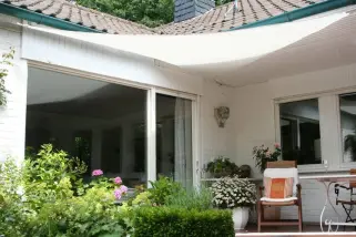 Dreiecksonnensegel für die Terrasse