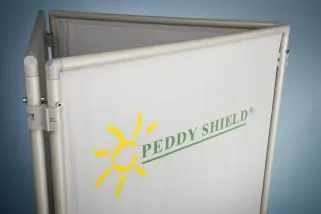 Paravent Außenwerbung mit mobilen Sichtschutzwänden