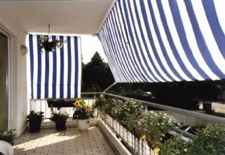 Balkon Sichtschutz mit Faltsonnensegeln