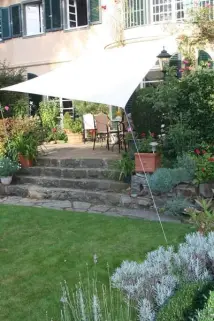 Aufstellung Vierecksegel im Garten - Montagestange Sonnensegel