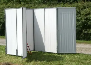 Personenkontrolle - mobile Umkleidekabine