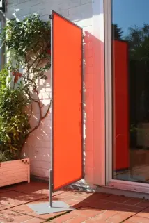 Sichtschutz Paravent auf dem Balkon