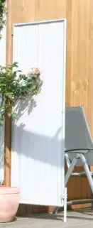 Sichtschutz Paravent auf dem Balkon