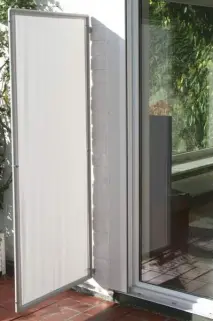 Sichtschutz Paravent auf dem Balkon