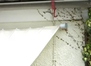 Sonnenschutzsegel parallel zum Haus