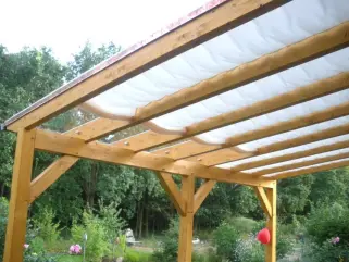 Überdachung Terrassendach mit Faltsonnensegeln