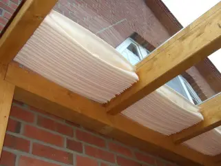 Überdachung Terrassendach mit Faltsonnensegeln