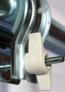 Flügelmutter M6 auf der Rückseite vom Gegenstück zum kräftigen Anklemmen