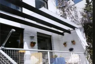 Seilspannung zwischen Klemmhalter und Wand mit direkter Montage vom Seilspnner auf die Wand.