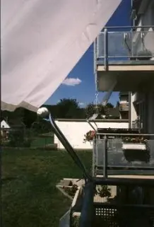 Klemmhalter nach vorne ausgestellt damit Regen nach außen ablaufen kann