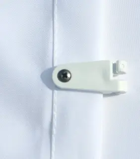 Richtiger rechwinkliger Sitz vom Laufhaken auf dem Randsaum