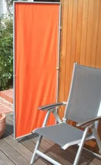 Sichtschutz Terrasse mit Paravent - Farbe uni terracotta-orange.
