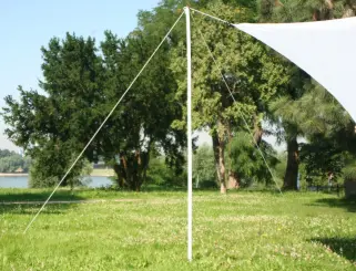 Auspannung Vierecksegel mit mittelschwerem Montagestab und 2x Gegenspannung